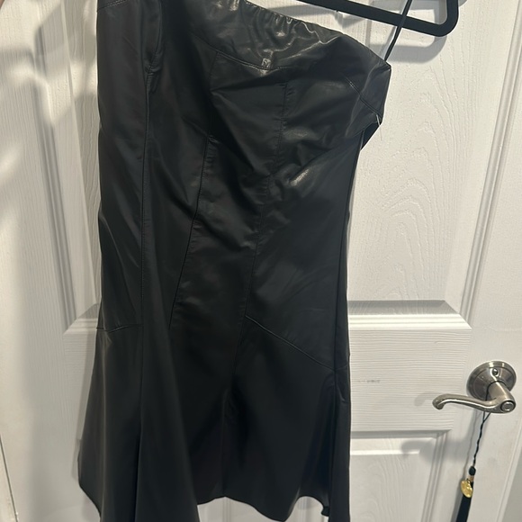 Strapless black leather pleated dress - Picture 1 of 2